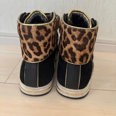 マイケルコーススニーカーの画像