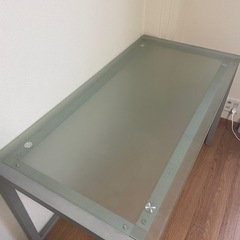 ガラステーブルの画像