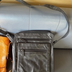 古いカバンの画像