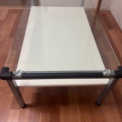 ニトリ　
ガラステーブルの画像