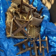 古民具まとめて　糸巻 げんべい草履 会津ヒロロ蓑 古道具骨董の画像