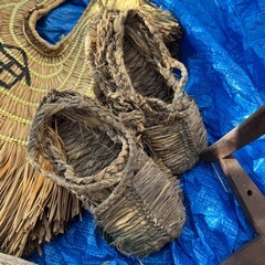 古民具まとめて　糸巻 げんべい草履 会津ヒロロ蓑 古道具骨董の画像