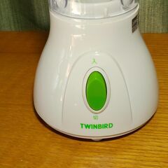 【引取限定】TWINBIRDコンパクトミキサー KC-4508　野菜ジュース、スムージ、毎日の健康におすすめ！！の画像