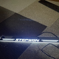 ステップワゴン　LEDスカッフプレート　の画像