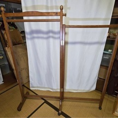 木製ハンガーラックの画像