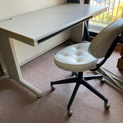 デスク　イスの画像