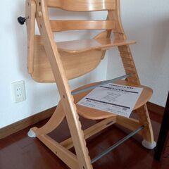 テーブル付きベビーチェアの画像