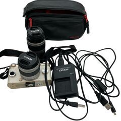 186000 ジャンク品 PENTAX ペンタックス デジタルカメラ ミラーレス一眼　ズームレンズキット Q-S1  ホワイト ゴールド レンズ 2点付き バッテリー付き [250321HM170083]の画像