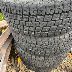 215 60 15.5LT 6穴　スタッドレス４本セット　の画像