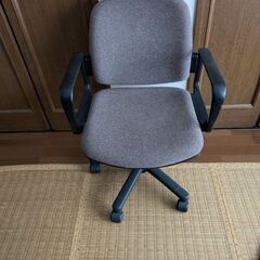 回転移動式椅子の画像