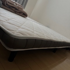 脚付きマットレス2台
の画像