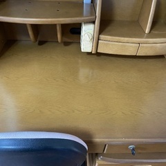 譲ります❗️学習机　細かい傷はありますが丈夫な机ですので充分使えます。の画像