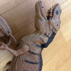 動く恐竜の画像