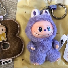 ラブブ アルファベットペンダント イニシャルぬいぐるみ 2点セットの画像