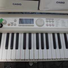 CASIO 楽らくキーボード カラオケマイク付き　LK-526　６１鍵の画像