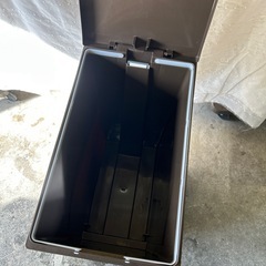 45L フタ付スリムペダル ゴミ箱 茶の画像