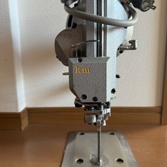 KM★裁断機★KS-EU★5インチ★竪刃裁断機★研磨装置付き★100V仕様★洋服裁断の画像