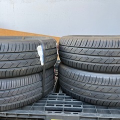 タイヤ四本セットの画像