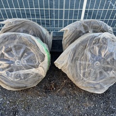 スタッドレスタイヤ　205/60R16の画像