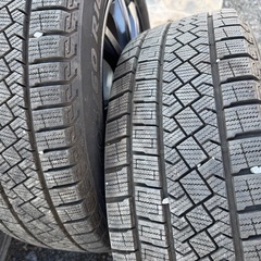 スタッドレスタイヤ　205/60R16の画像