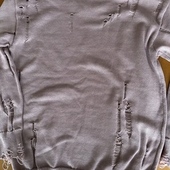 ダメージ加工のニットの画像