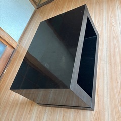 アンティーク家具　本棚 収納 a4対応 スリムラック 三段 収納棚 コミックラック cd dvd マルチラック ディスプレイ 棚 オープンラック おしゃれ カラーボックス　収納 収納ボックス 安い 三段 本棚 おしゃれ 子供部屋収納 福岡　田川　骨董品　骨董  TVボード　テレビボード　黒　ブラック　オシャレ 縦40センチ 横60センチ 高さ30センチ 艶ありブラック 小傷などあります。の画像