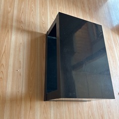 アンティーク家具　本棚 収納 a4対応 スリムラック 三段 収納棚 コミックラック cd dvd マルチラック ディスプレイ 棚 オープンラック おしゃれ カラーボックス　収納 収納ボックス 安い 三段 本棚 おしゃれ 子供部屋収納 福岡　田川　骨董品　骨董  TVボード　テレビボード　黒　ブラック　オシャレ 縦40センチ 横60センチ 高さ30センチ 艶ありブラック 小傷などあります。の画像