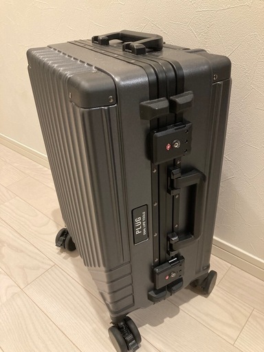 PLUG グレー キャリーケース TSAロック付き　ガンメタ