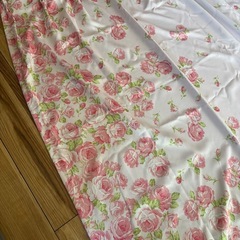 バラ柄 カーテンの画像