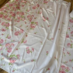 バラ柄 カーテンの画像