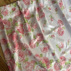 バラ柄 カーテンの画像