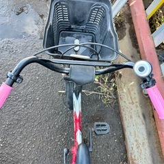 子ども　自転車　　補助輪付き　練習用　チャリ　早い方優先です！の画像