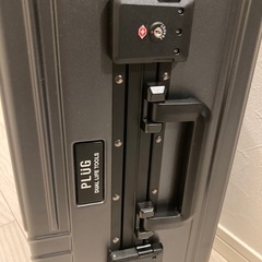 PLUG グレー キャリーケース TSAロック付き　ガンメタの画像