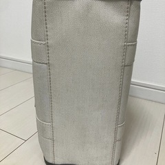 MARC JACOBS THE TOTE BAG アイボリー/ブラックの画像