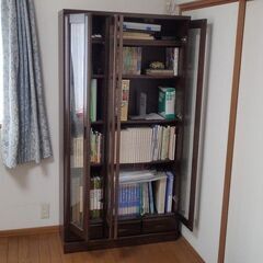 本棚　しっかりした家具　ガラス扉　90x175x34cmの画像