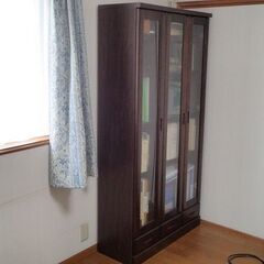 本棚　しっかりした家具　ガラス扉　90x175x34cmの画像
