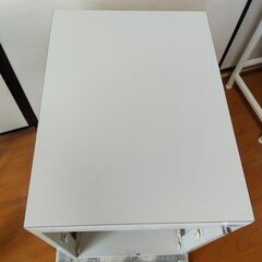 【引取限定】スチール製ファイリングキャビネット ２段　白色　鍵付きの画像