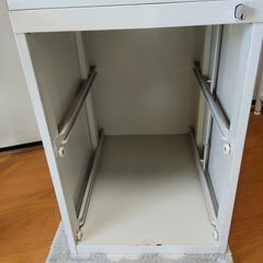 【引取限定】スチール製ファイリングキャビネット ２段　白色　鍵付きの画像