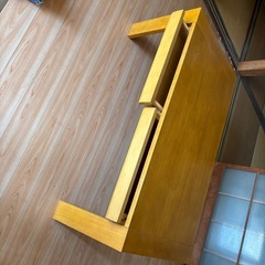 アンティーク家具　本棚 収納 a4対応 スリムラック 三段 収納棚 コミックラック cd dvd マルチラック ディスプレイ 棚 オープンラック おしゃれ カラーボックス　収納 収納ボックス 安い 三段 本棚 おしゃれ 子供部屋収納 福岡　田川　骨董品　骨董  TVボード　テレビボード　引き出し付き　デスク　勉強机　オシャレ　学習　子供 縦55センチ 横105センチ 高さ40センチ  小傷などあります。の画像