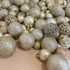 オーナメントボールの画像