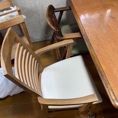 ダイニングテーブルの画像