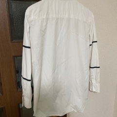 長めのシャツの画像