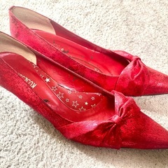 ポインテッドトゥ　パンプス　赤　ヒールの画像