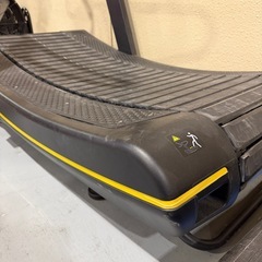 ランニングマシーン（テクノジム）最高峰自走式トレッドミルスキルミルの画像