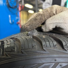 【取引中)】21クラウン 純正ホイール 冬タイヤ スパイクタイヤ スタットレス　ピンタイヤの画像