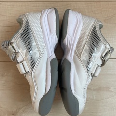 テニスシューズ　19cmの画像