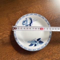 大皿1枚と取皿5枚　　花井幸子の画像