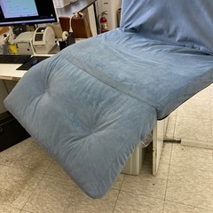 【ジモティー割引で最大15％OFF⭐️】フロアソファー ブルーの画像