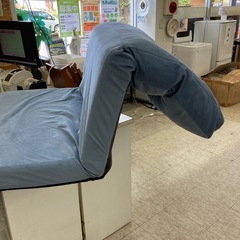 【ジモティー割引で最大15％OFF⭐️】フロアソファー ブルーの画像