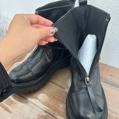 新品未使用　黒　ブーツ　23.5の画像